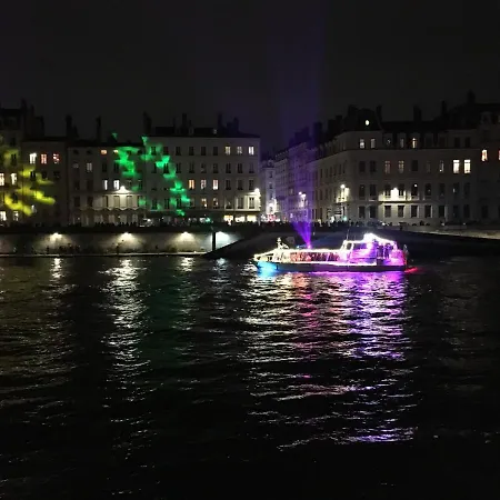 Les Allees De Bellecour דירה
